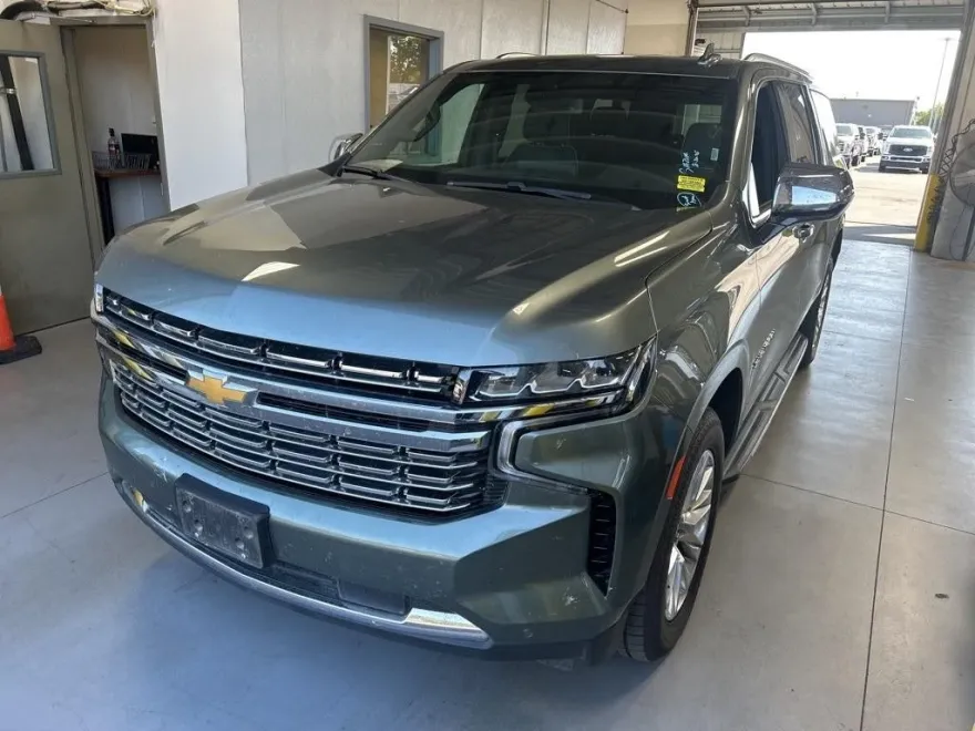 2023 Chevrolet Suburban Premier photo 1
