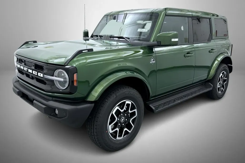 2025 Ford Bronco Outer Banks photo 1