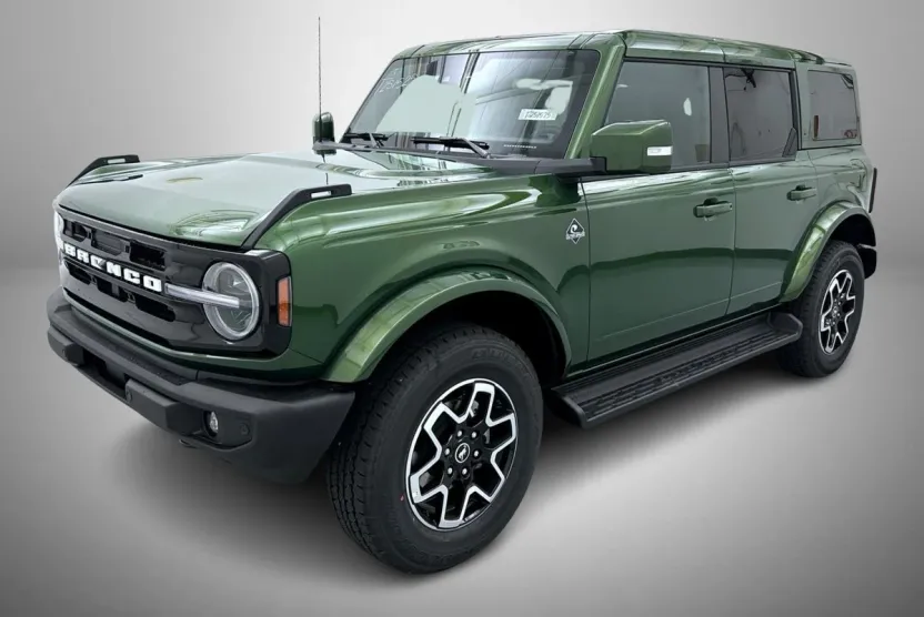2025 Ford Bronco Outer Banks photo 1