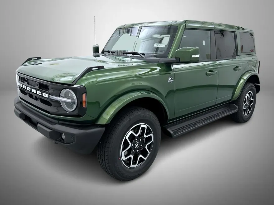 2025 Ford Bronco Outer Banks photo 1