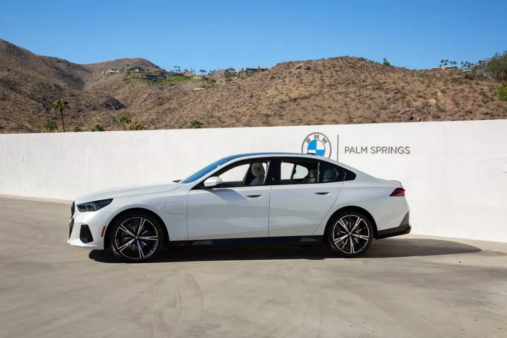 2026 Bmw 550e xDrive photo 1