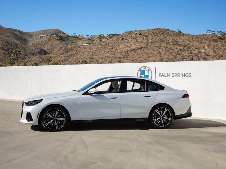 2026 Bmw 550e xDrive photo 1