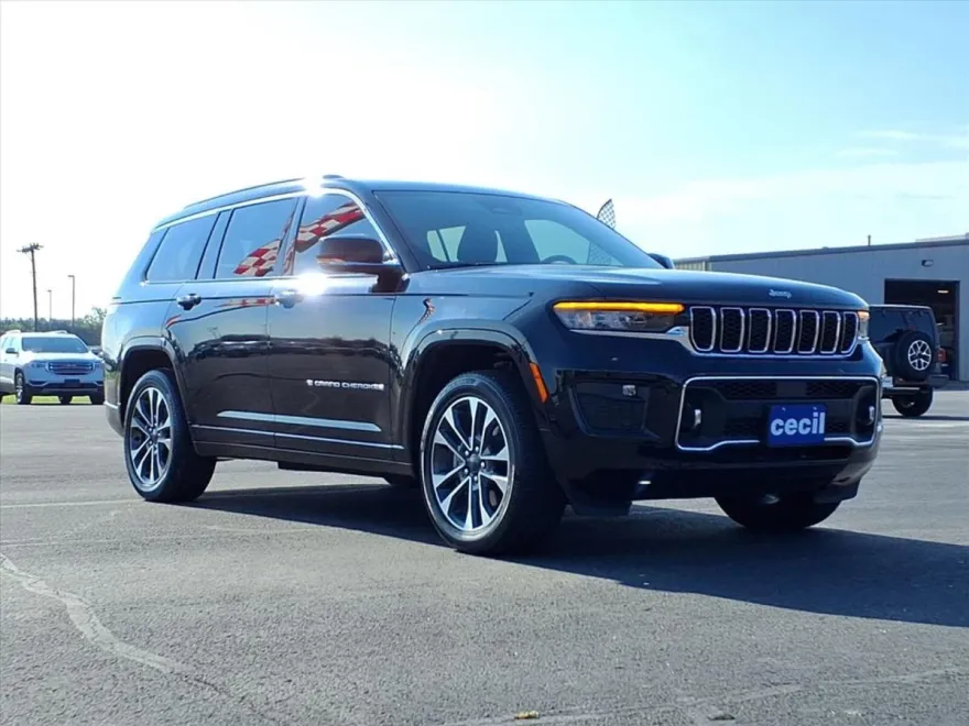 2024 Jeep Grand Cherokee Overland photo 1