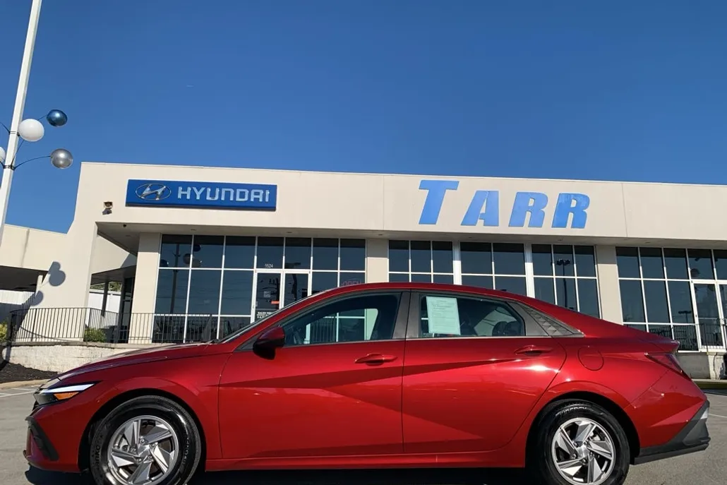 2025 Hyundai Elantra SE photo 1