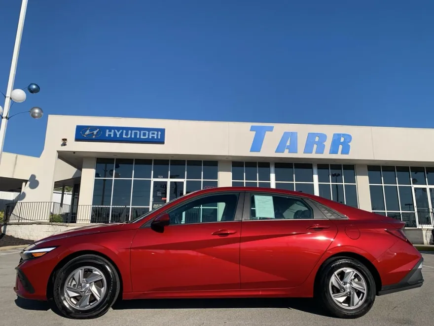 2025 Hyundai Elantra SE photo 1