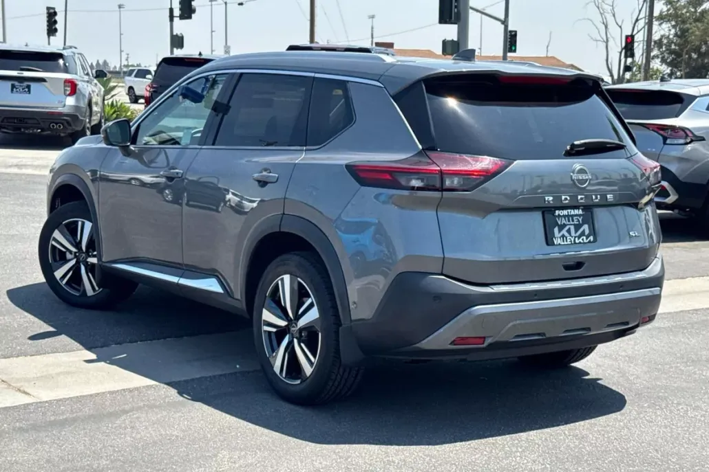 2023 Nissan Rogue SL photo 1