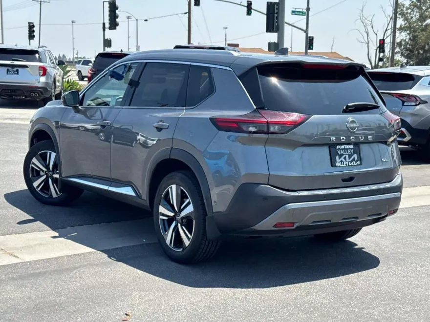 2023 Nissan Rogue SL photo 1