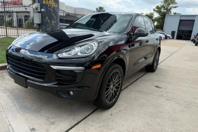 2017 Porsche Cayenne Platinum Edition photo 1