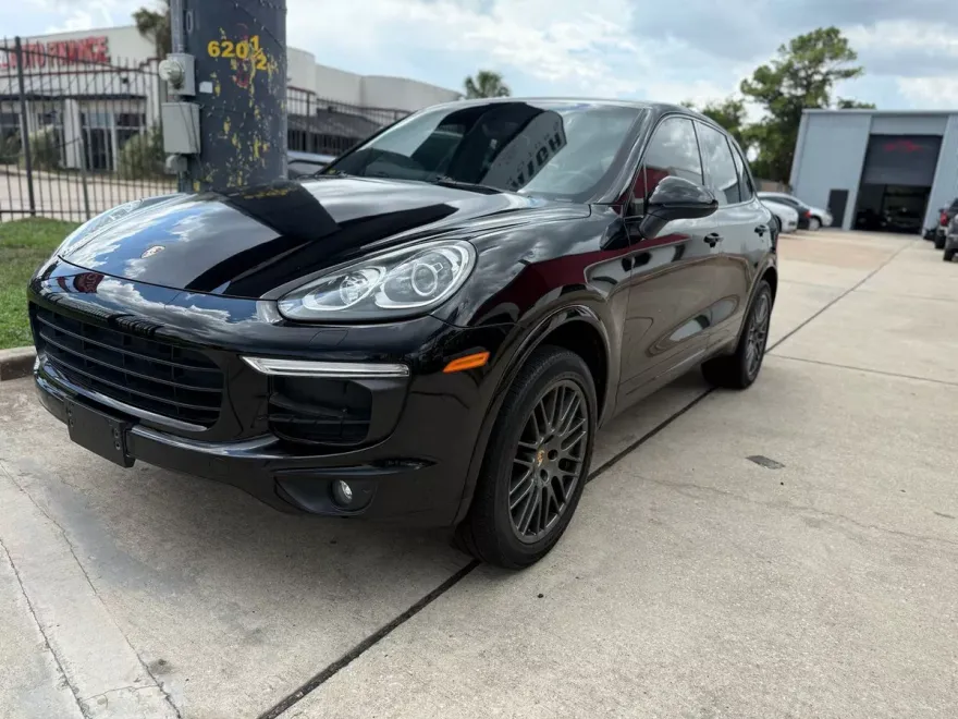 2017 Porsche Cayenne Platinum Edition photo 1