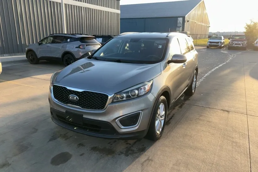 2017 Kia Sorento LX photo 1