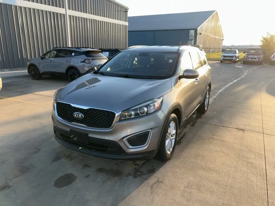 2017 Kia Sorento LX photo 1