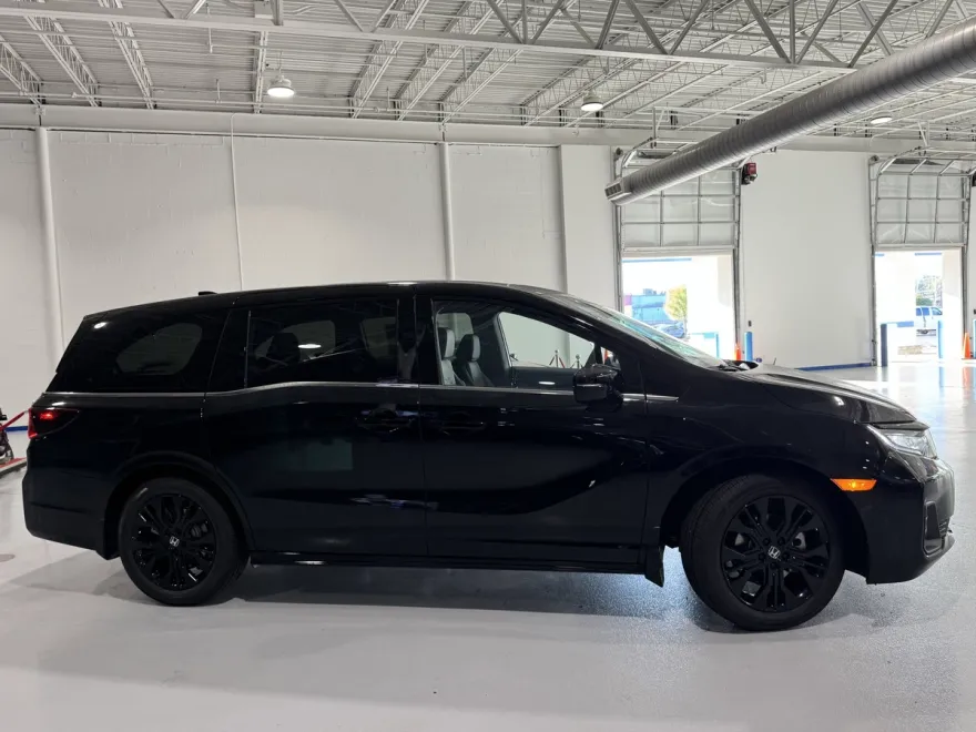 2026 Honda Odyssey photo 1