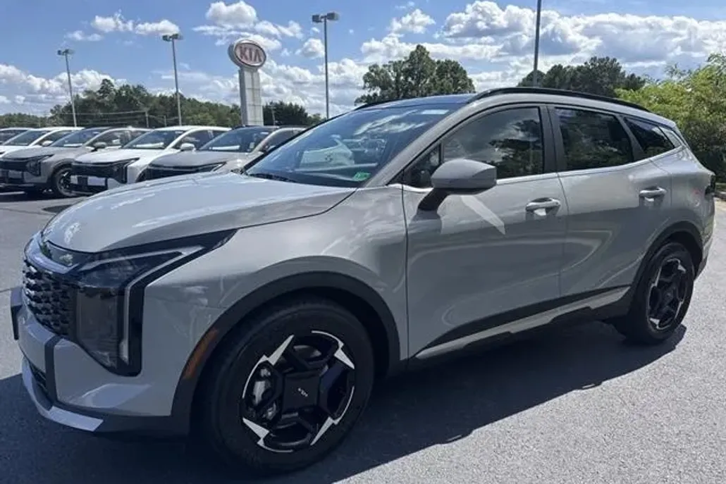 2026 Kia Sportage EX photo 1