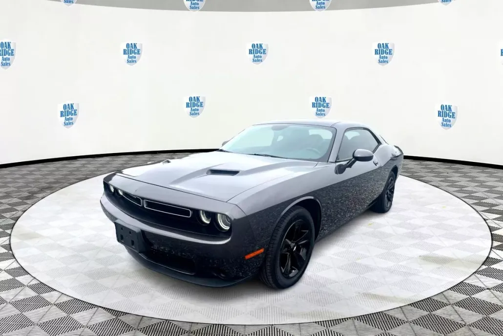 2017 Dodge Challenger SXT photo 1