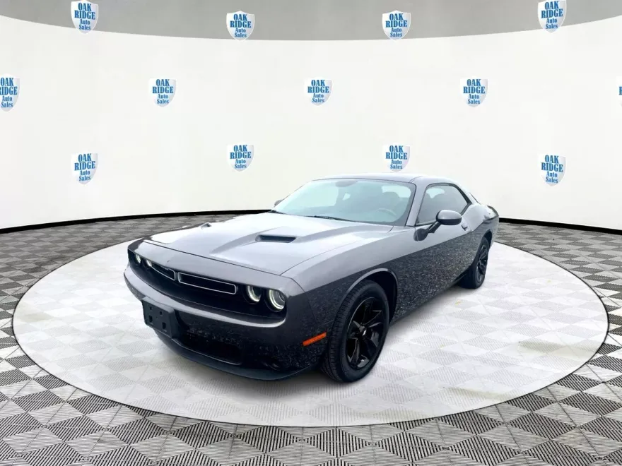 2017 Dodge Challenger SXT photo 1