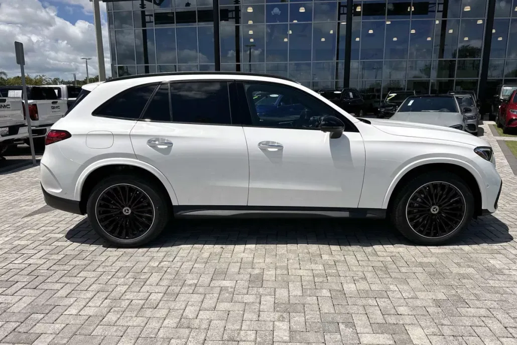 2026 Mercedes Benz GLC 300 photo 1