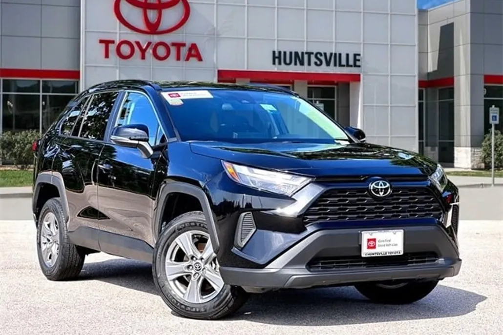2024 Toyota RAV4 XLE photo 1