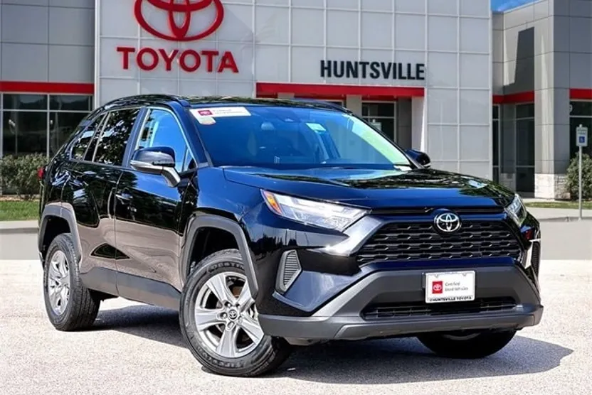 2024 Toyota RAV4 XLE photo 1
