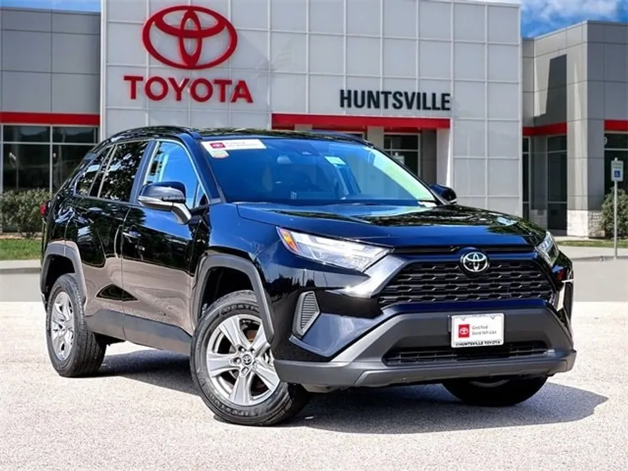 2024 Toyota RAV4 XLE photo 1