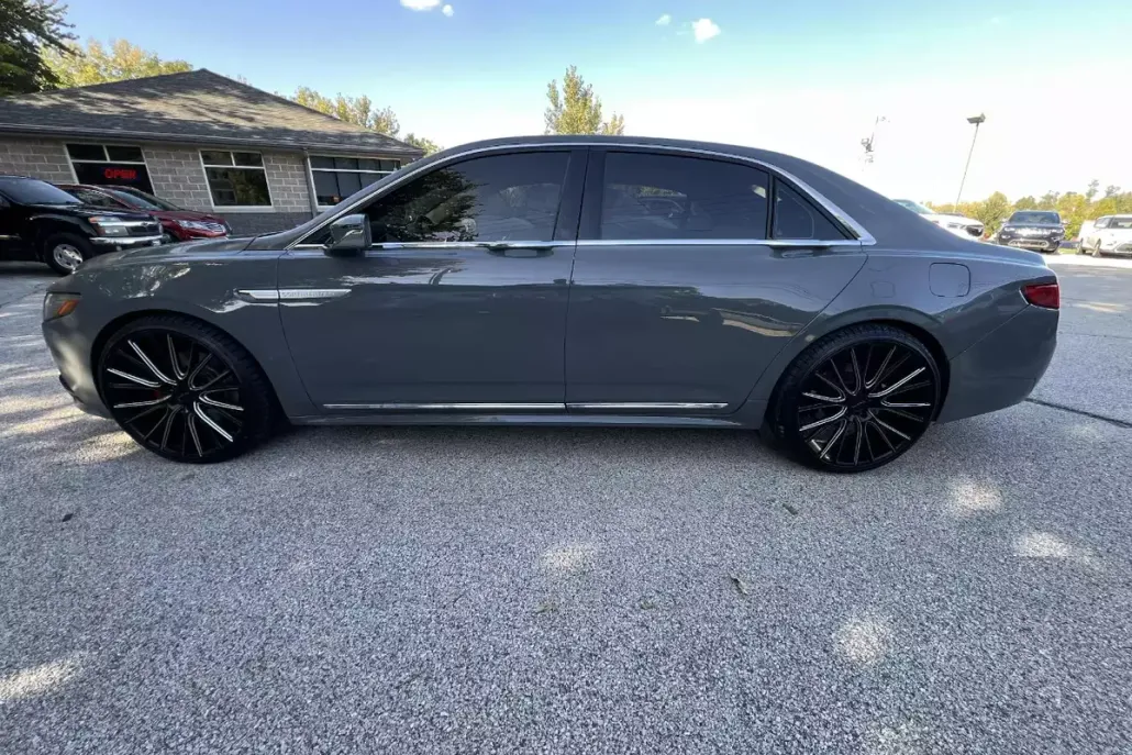 2017 Lincoln Continental Select photo 1