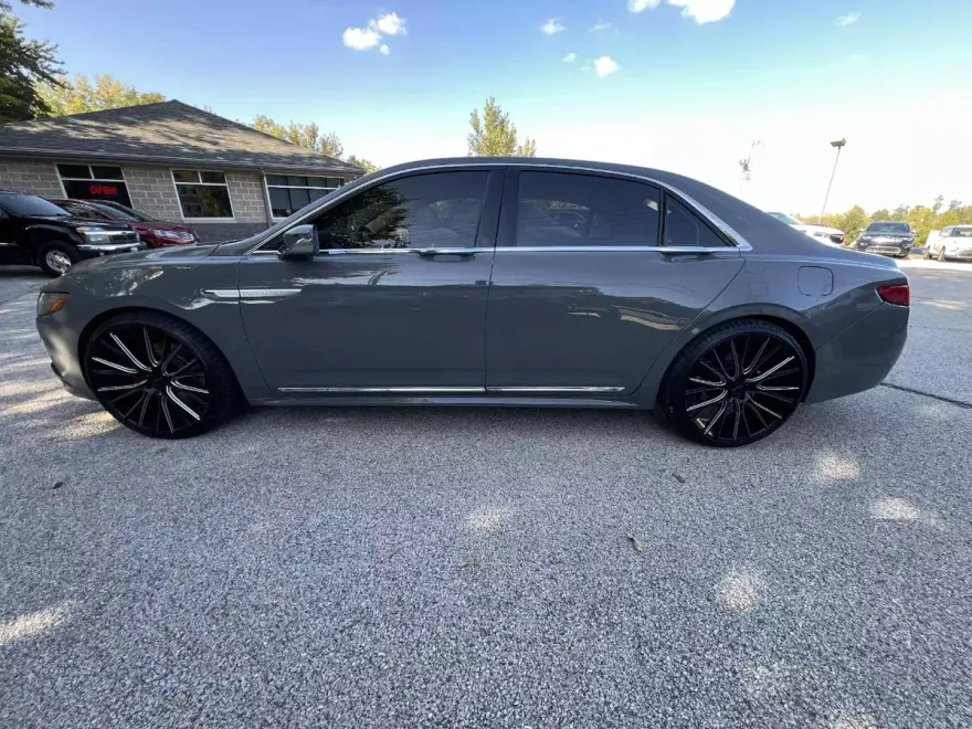 2017 Lincoln Continental Select photo 1