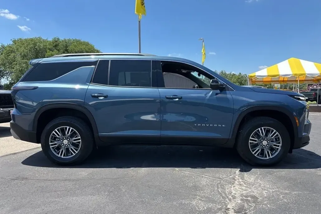 2025 Chevrolet Traverse 1LT photo 1