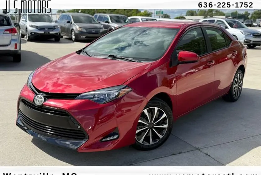 2019 Toyota Corolla LE photo 1