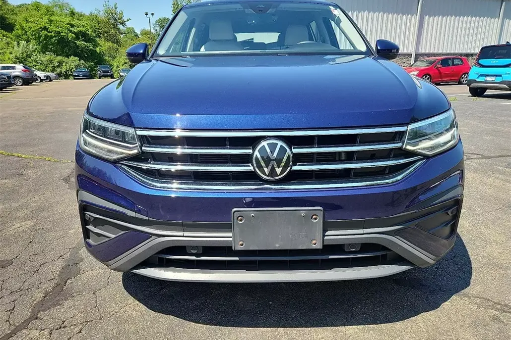 2022 Volkswagen Tiguan SE photo 1