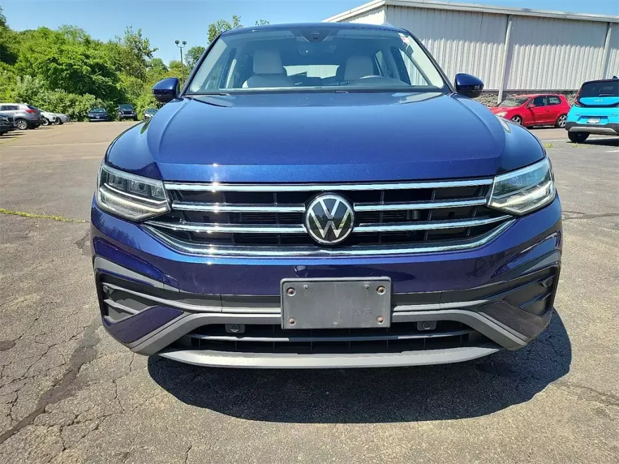 2022 Volkswagen Tiguan SE photo 1