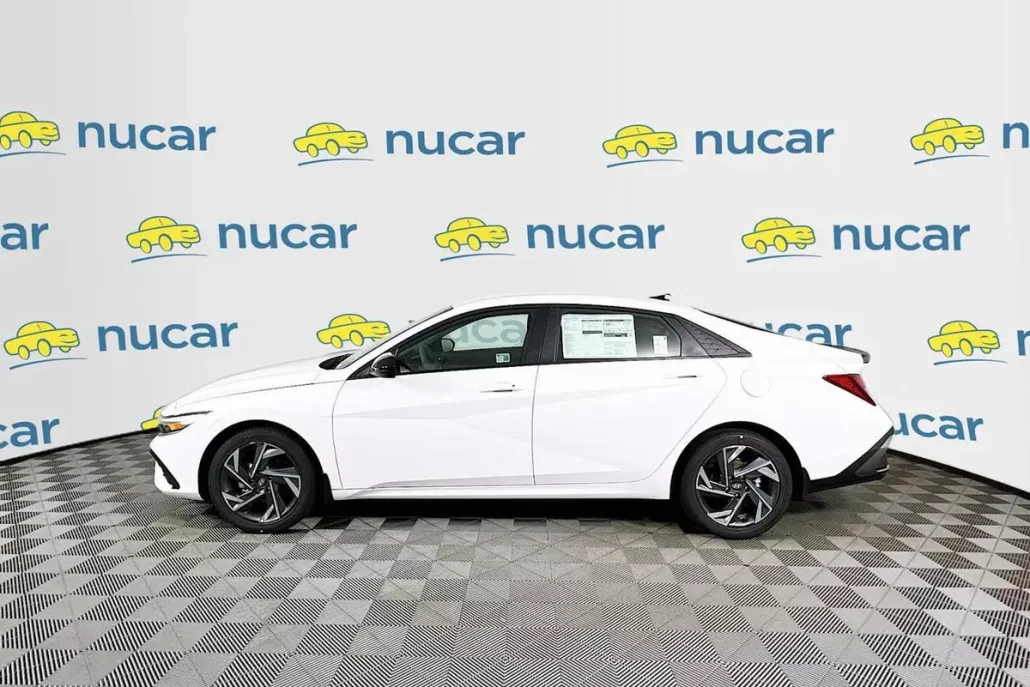 2025 Hyundai Elantra SEL Sport photo 1
