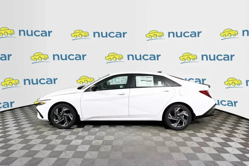 2025 Hyundai Elantra SEL Sport photo 1