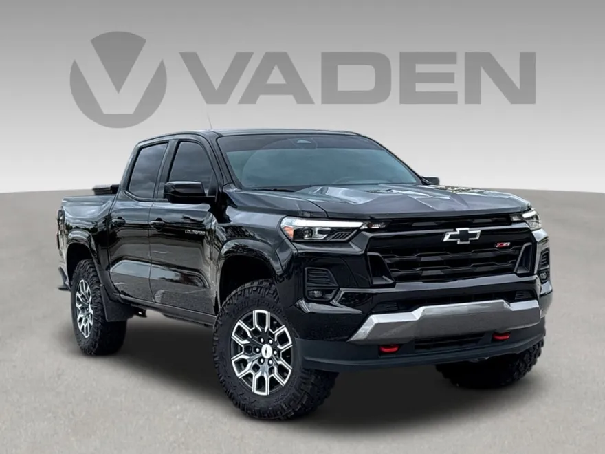 2024 Chevrolet Colorado Z71 photo 1