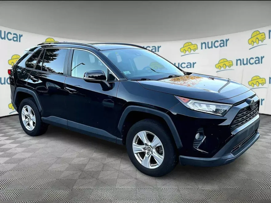 2019 Toyota RAV4 XLE Premium photo 1