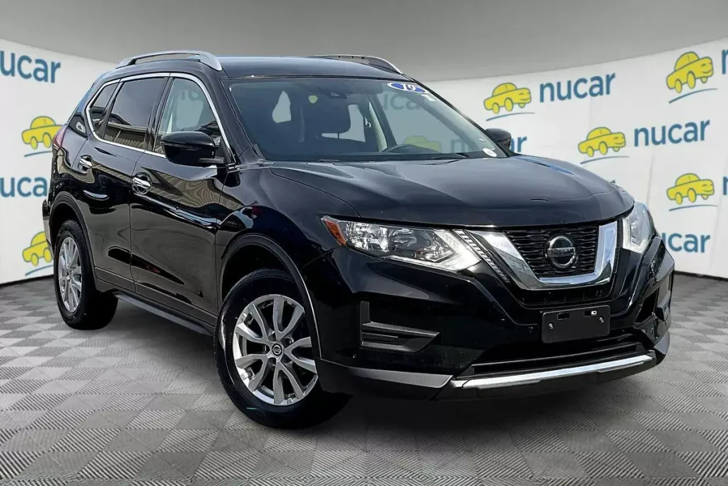 2019 Nissan Rogue SV photo 1