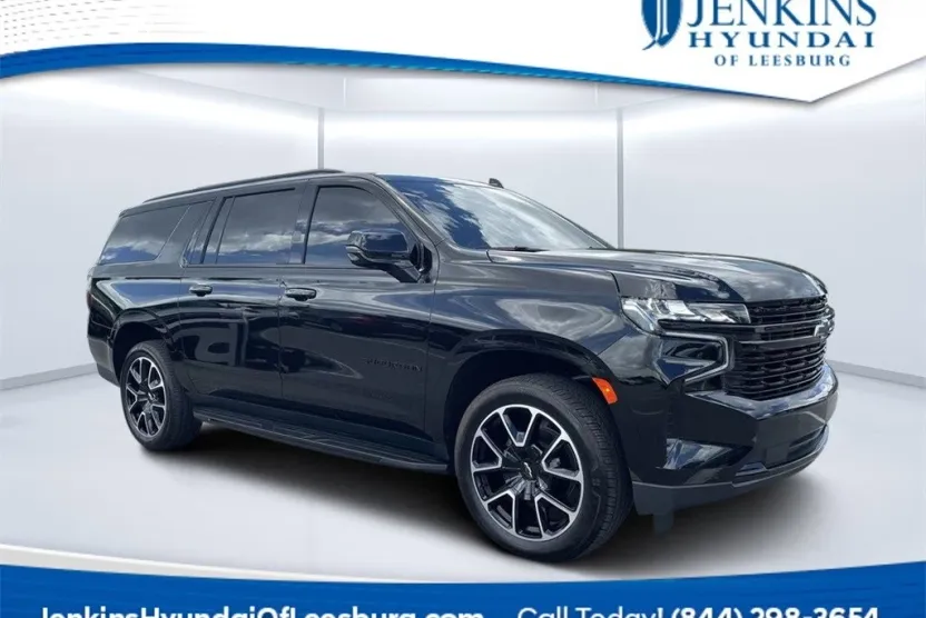 2023 Chevrolet Suburban RST photo 1