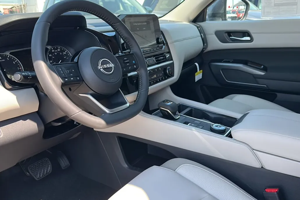 2025 Nissan Pathfinder SL photo 1