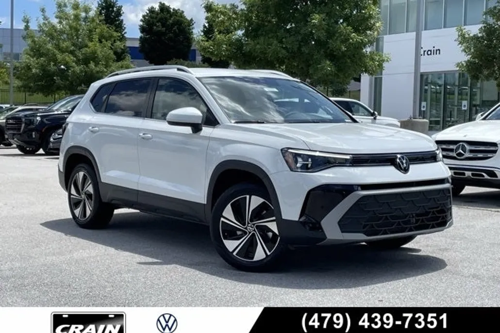 2025 Volkswagen Taos SE photo 1