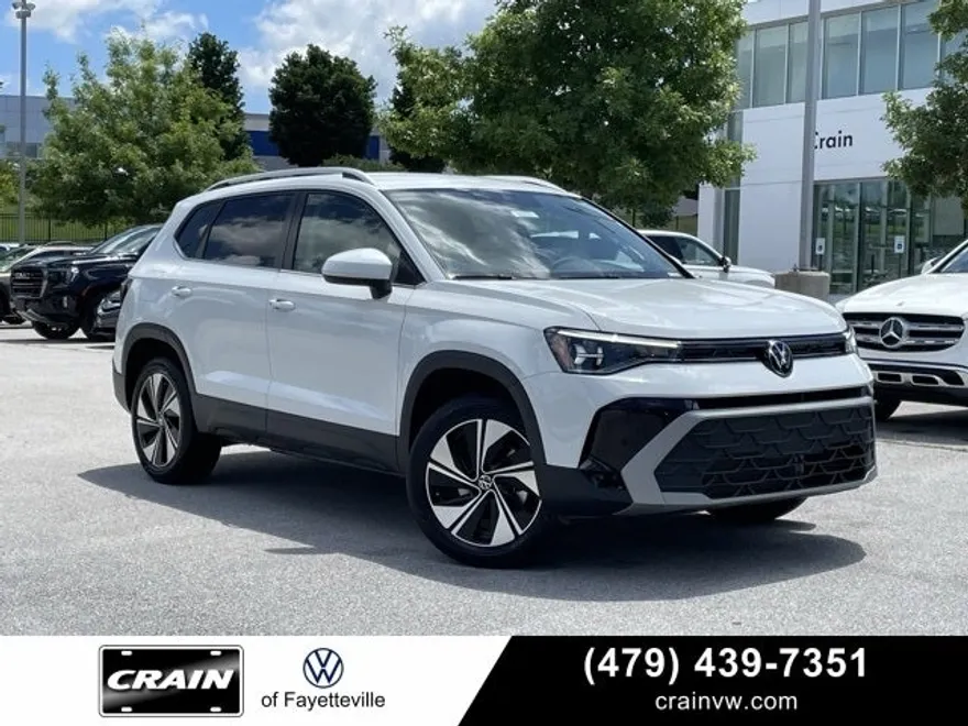 2025 Volkswagen Taos SE photo 1