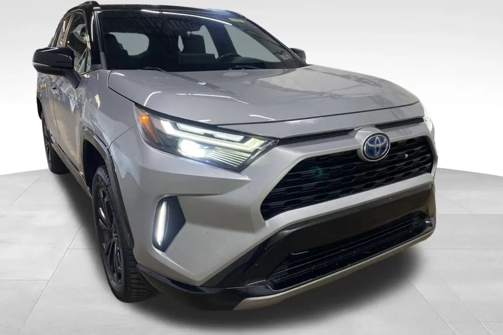 2022 Toyota RAV4 Hybrid XSE photo 1