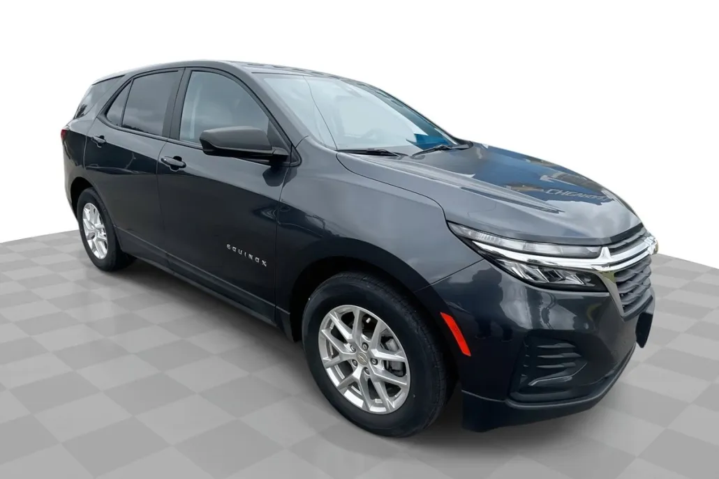 2022 Chevrolet Equinox LS photo 1