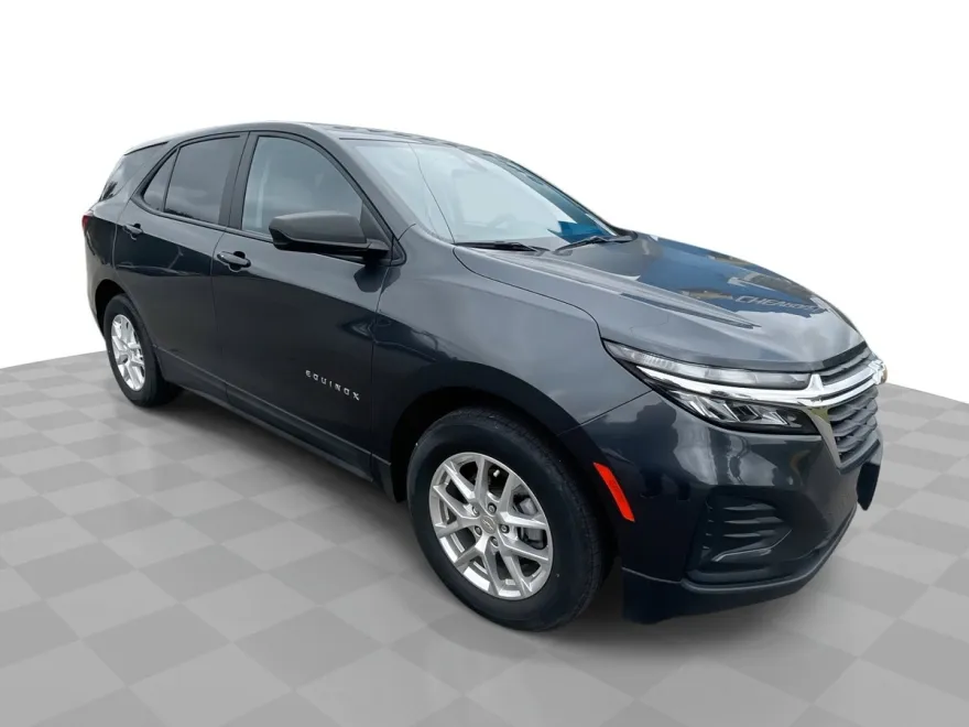 2022 Chevrolet Equinox LS photo 1