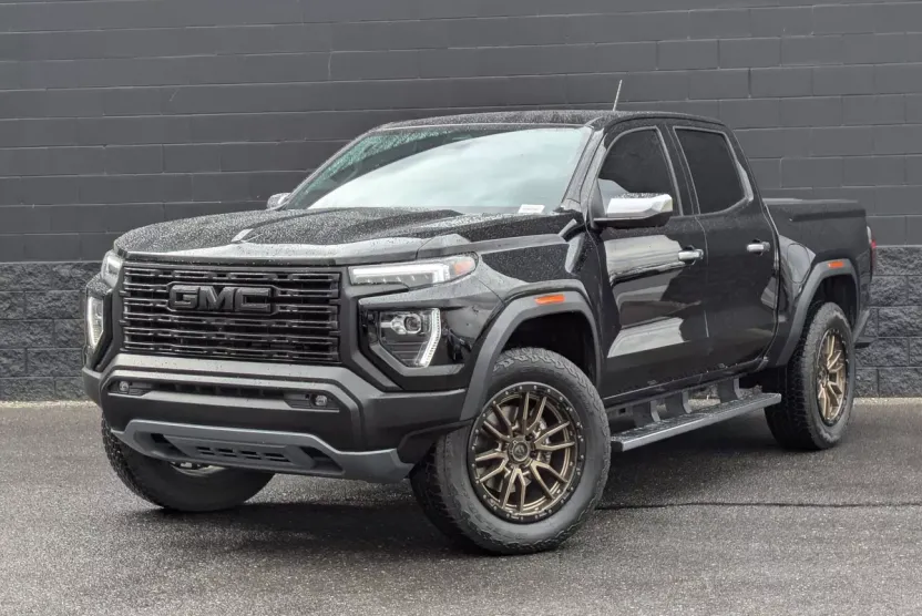 2023 Gmc Canyon Denali photo 1