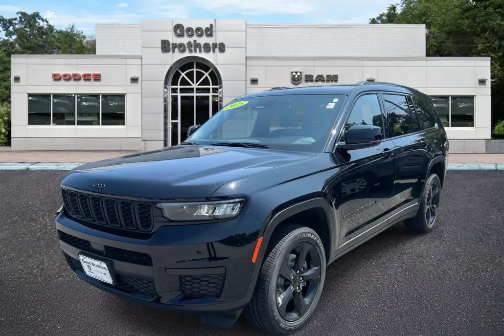 2023 Jeep Grand Cherokee Altitude photo 1