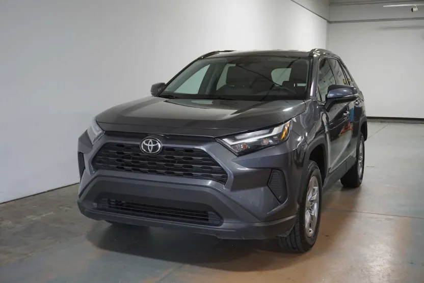 2023 Toyota RAV4 XLE photo 1