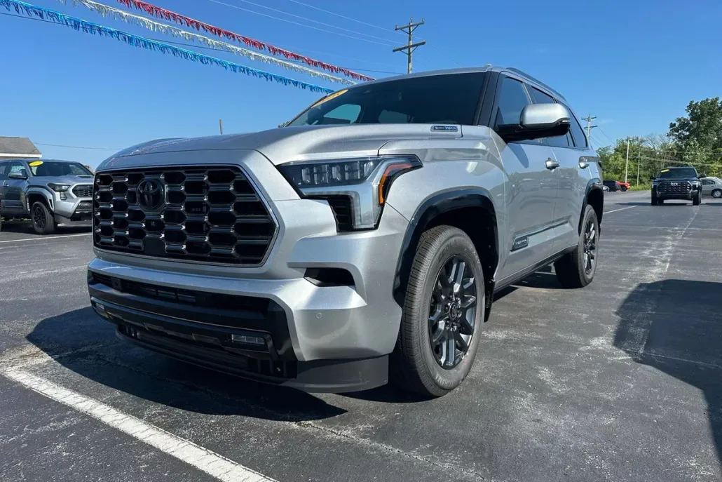 2025 Toyota Sequoia Platinum photo 1