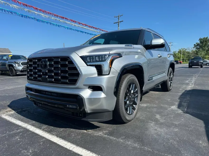 2025 Toyota Sequoia Platinum photo 1