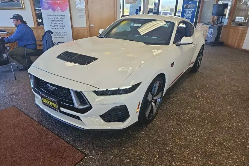 2025 Ford Mustang GT Premium photo 1