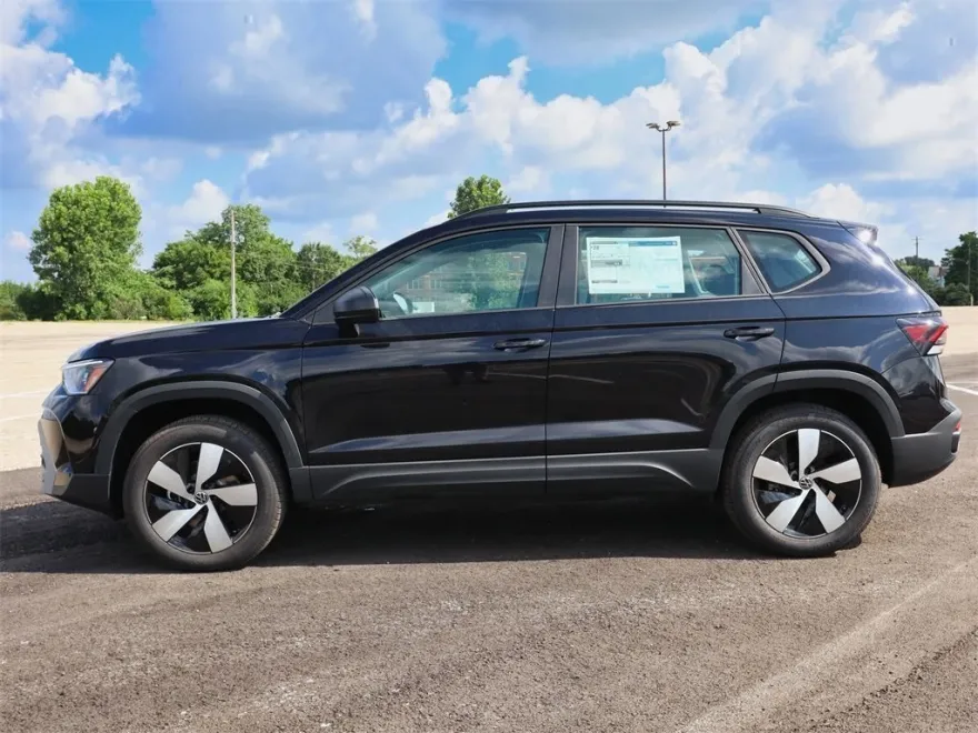 2025 Volkswagen Taos S photo 1