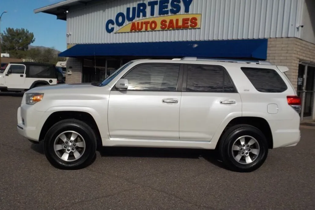 2013 Toyota 4Runner SR5 photo 1