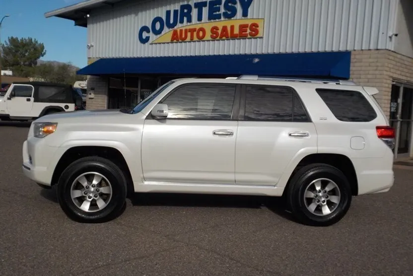 2013 Toyota 4Runner SR5 photo 1